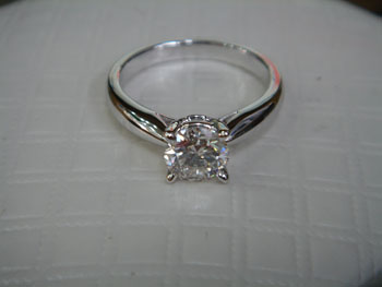 婚戒预算2万,可以买到多大的钻石,因为没概念