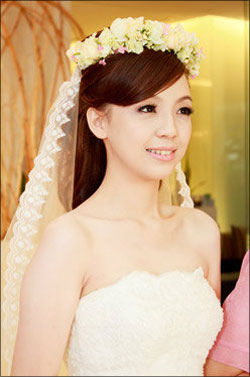 穿白纱的发型怎么变化~长发披肩可以吗