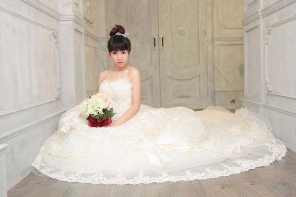甜心女孩瑶瑶的甜美可爱婚纱照+分享唷